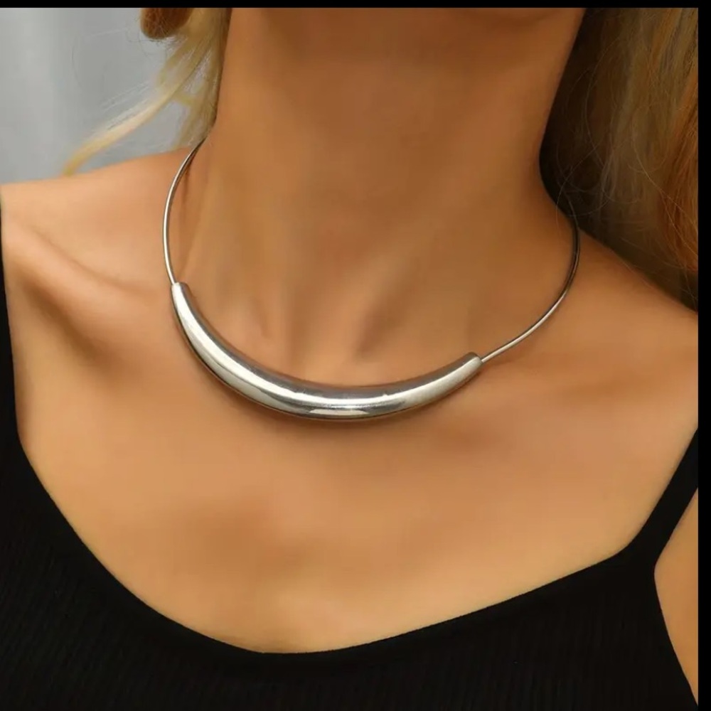 NWT 🤍Elegant geometric  choker necklace 🤍